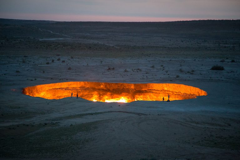 Mitől ég 50 éve a türkmenisztáni lángoló kráter?