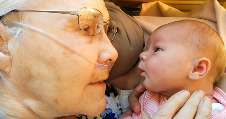 20 fotó, amely bizonyítja, hogy az igaz szeretet generációkat köt össze